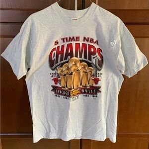 Chicago Bulls Gray 5 Time NBA Champs T-Shirt Size XL